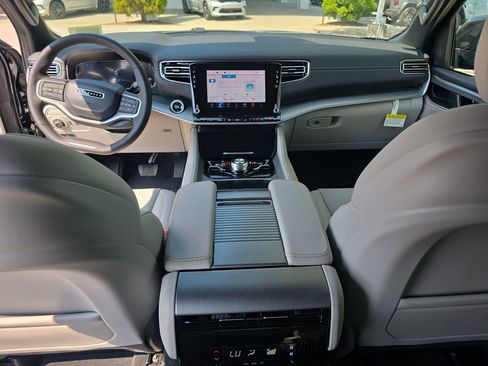 New 2025 Jeep Wagoneer Series III w/ Quick Order Package 25C Super image 7