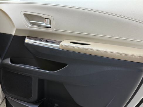 Used 2021 Toyota Sienna XLE image 47