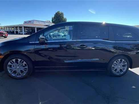 New 2026 Honda Odyssey Touring image 7