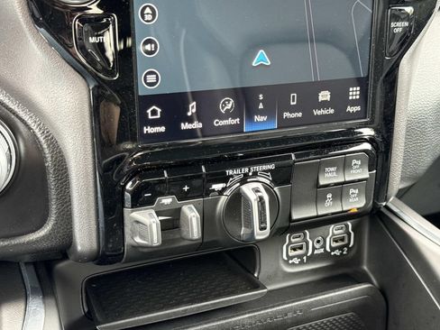 Used 2023 RAM 1500 Laramie AWD/4WD image 6