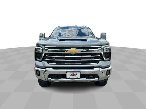 Used 2025 Chevrolet Silverado 2500 LTZ w/ LTZ Premium Package AWD/4WD image 3