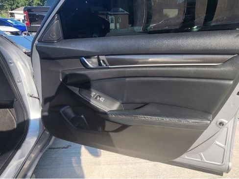 Used 2018 Honda Accord Sport image 13