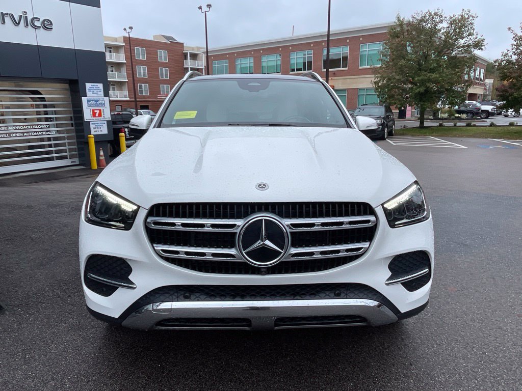 Used 2024 Mercedes-Benz GLE 350 4MATIC image 3