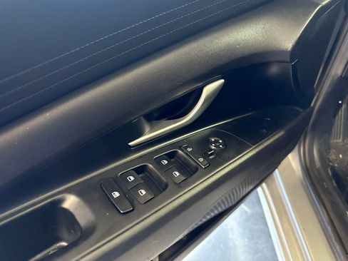 Used 2022 Hyundai Elantra SEL FWD image 17