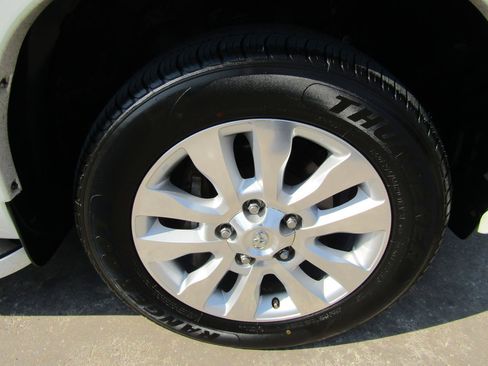 Used 2012 Toyota Sequoia Platinum RWD image 7