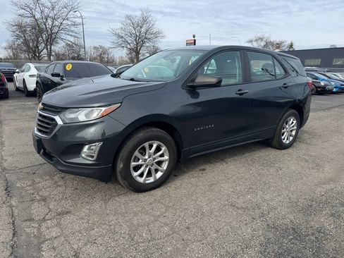Used 2020 Chevrolet Equinox LS image 2