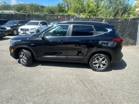 Used 2021 Kia Seltos EX AWD/4WD image 3
