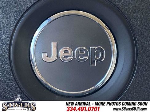 Used 2017 Jeep Grand Cherokee Overland w/ Jeep Active Safety Group AWD/4WD image 32