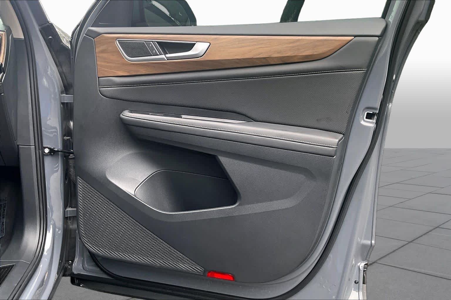 New 2026 Volkswagen Atlas SE FWD image 23