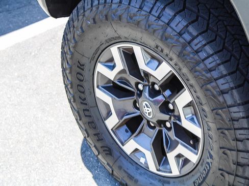 Used 2021 Toyota Tacoma TRD Off-Road w/ Technology Package AWD/4WD image 12