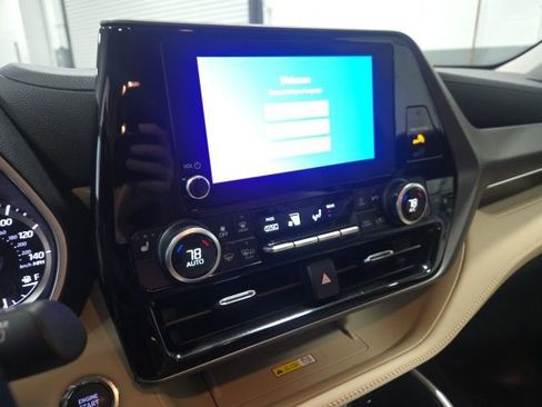 Used 2023 Toyota Highlander XLE image 15