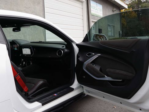 Used 2018 Chevrolet Camaro ZL1 image 32