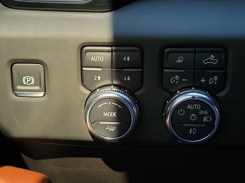 Used 2024 GMC Sierra 2500 Denali Ultimate image 16