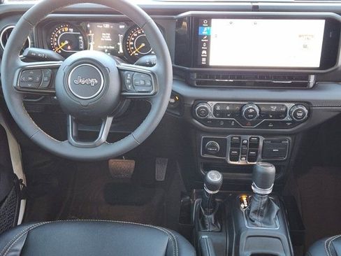 Used 2025 Jeep Gladiator Sport image 28