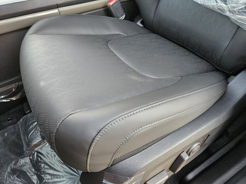 New 2026 Kia Carnival EX image 8