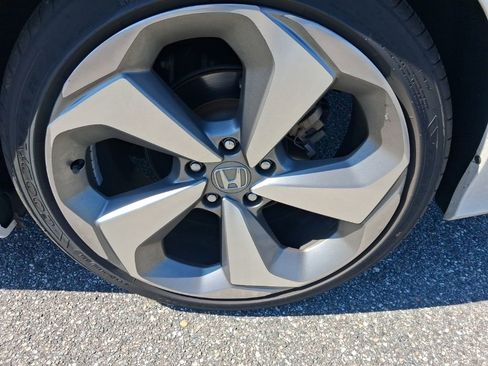 Used 2018 Honda Accord Touring image 12