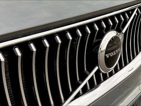 Used 2021 Volvo XC90 T6 Momentum AWD/4WD image 25