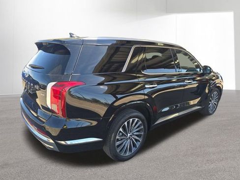 Used 2024 Hyundai Palisade Calligraphy image 2