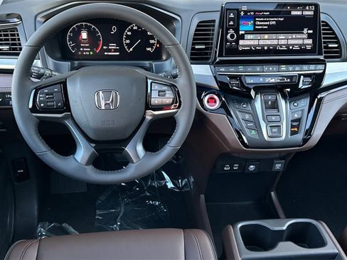 New 2026 Honda Odyssey Touring image 14