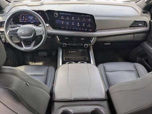 Used 2025 Chevrolet Tahoe Z71 AWD/4WD image 18