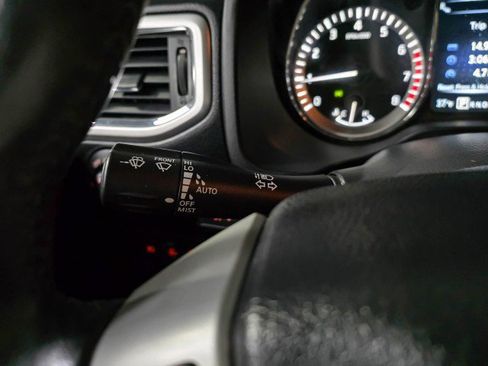 Used 2017 Nissan Titan SV image 24