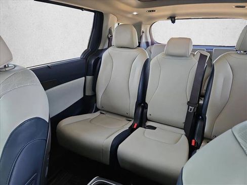 Used 2026 Kia Carnival SX w/ SX Dark Edition Package FWD image 13