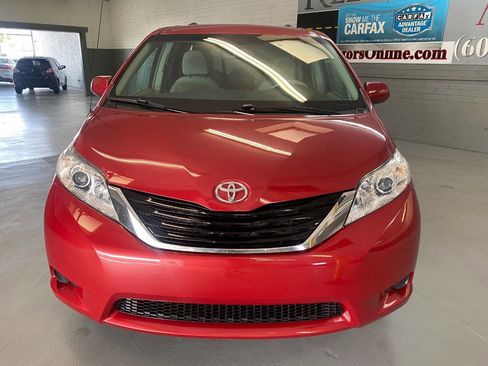 Used 2012 Toyota Sienna LE image 2