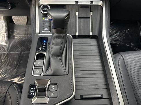 Used 2024 Lexus GX 550 AWD/4WD image 18