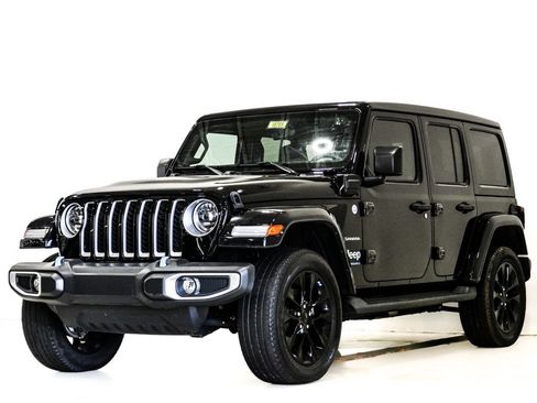 Used 2023 Jeep Wrangler Unlimited Sahara w/ Cold Weather Group AWD/4WD image 3