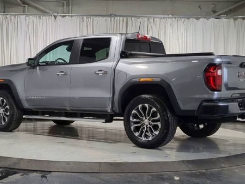 Used 2023 GMC Canyon Denali image 8