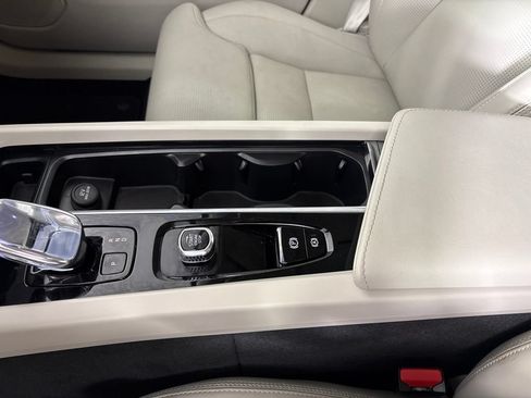 Used 2025 Volvo XC60 B5 Ultra AWD/4WD image 41