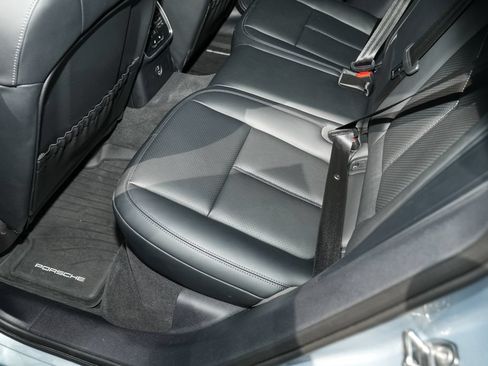 Certified 2026 Porsche Macan AWD/4WD image 32