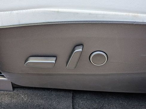 Used 2022 Tesla Model Y Performance AWD/4WD image 22