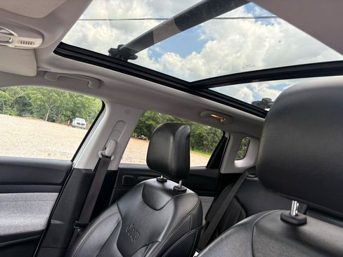 Used 2022 Jeep Compass Latitude w/ Sun and Sound Group AWD/4WD image 18