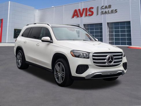 Used 2025 Mercedes-Benz GLS 450 4MATIC image 3