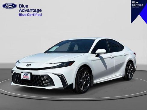 Used 2025 Toyota Camry SE w/ Convenience Package FWD image 1