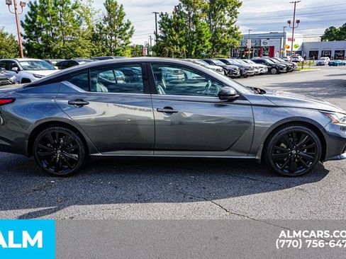 Used 2022 Nissan Altima 2.5 SR w/ Midnight Edition Package image 10