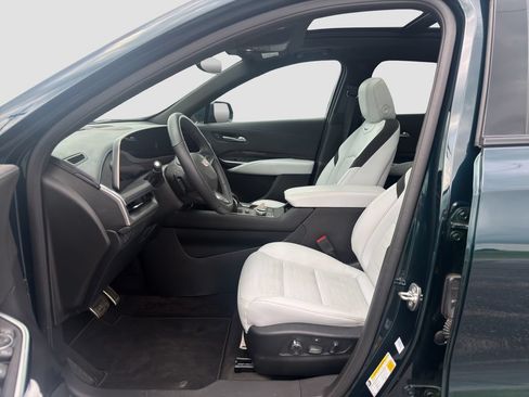 Used 2025 Cadillac XT4 Sport AWD/4WD image 9