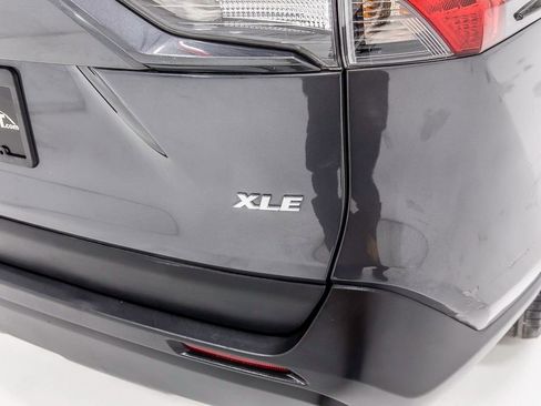 Used 2020 Toyota RAV4 XLE Premium image 7