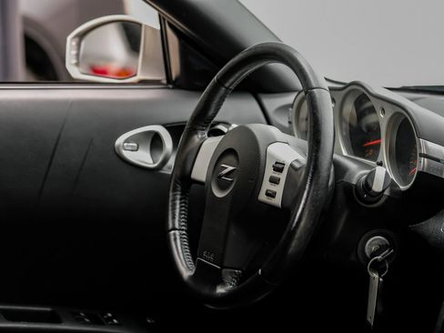 Used 2005 Nissan 350Z Touring RWD image 15