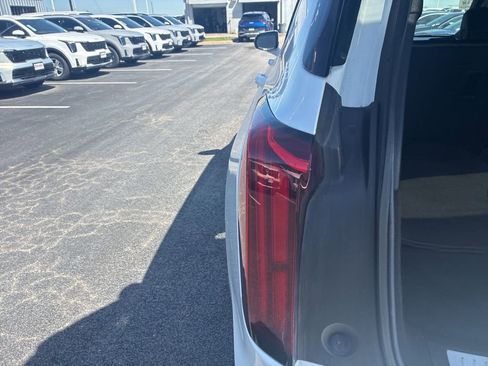 Used 2023 Cadillac XT6 Luxury image 8