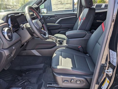 New 2025 Chevrolet Colorado Z71 w/ Technology Package image 18