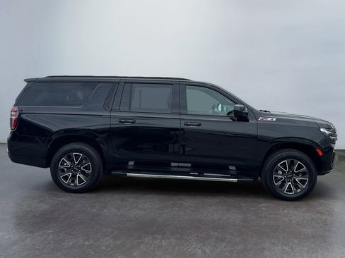 Used 2022 Chevrolet Suburban Z71 AWD/4WD image 2