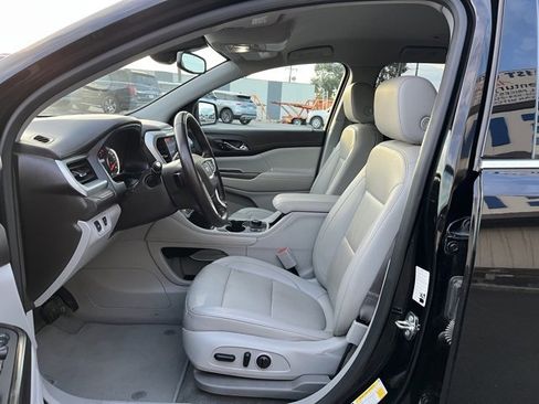 Used 2023 GMC Acadia SLT image 26