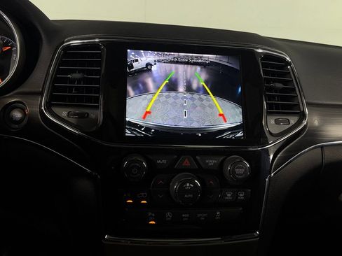 Used 2022 Jeep Grand Cherokee Limited w/ Tech Group AWD/4WD image 16
