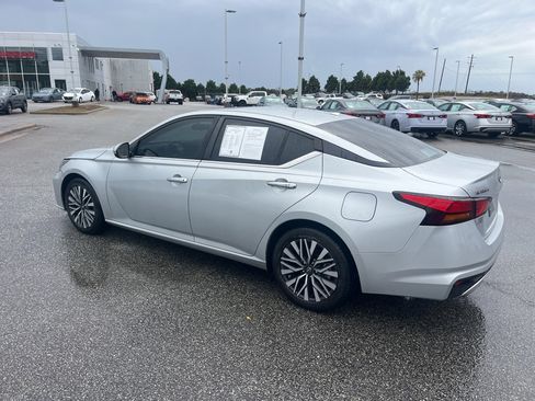 Used 2023 Nissan Altima 2.5 SV w/ SV Premium Package image 4