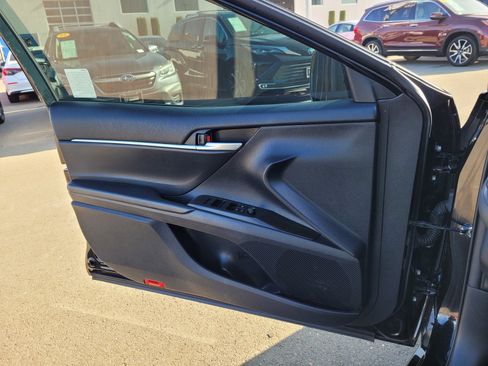 Used 2022 Toyota Camry SE image 15