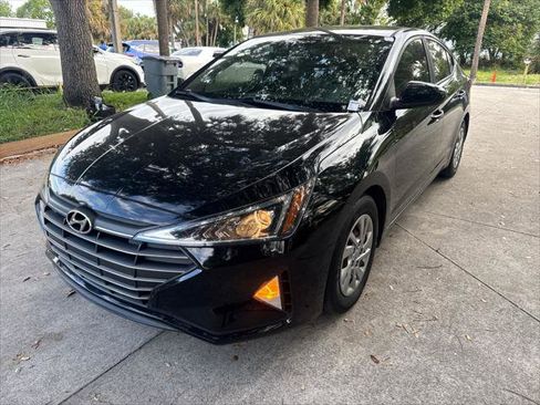 Used 2020 Hyundai Elantra SE FWD image 2