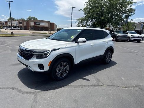 Used 2024 Kia Seltos S AWD/4WD image 3