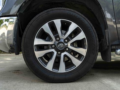 Used 2018 Toyota Tundra Limited w/ Limited Premium Package RWD image 14